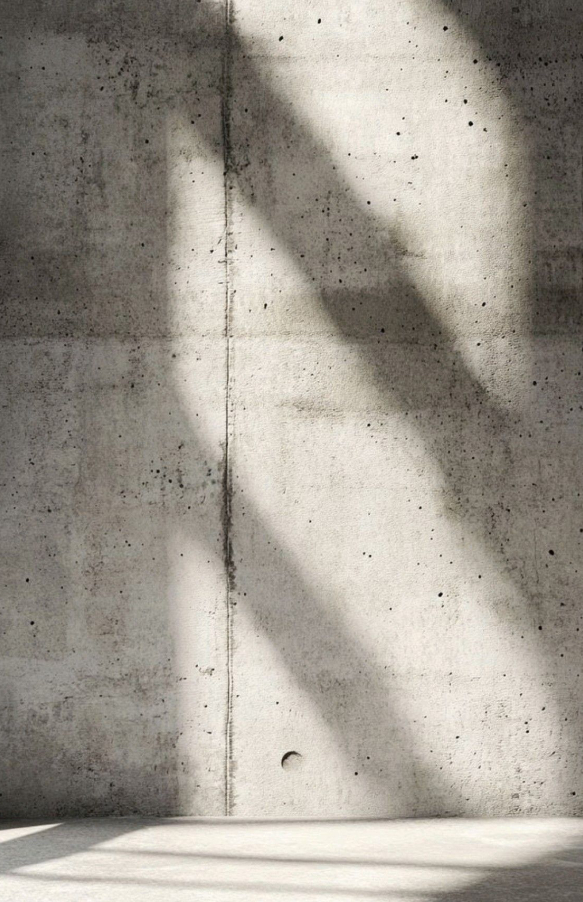 Parete in calcestruzzo a vista con giochi di luce e ombra — interior architecture di lusso